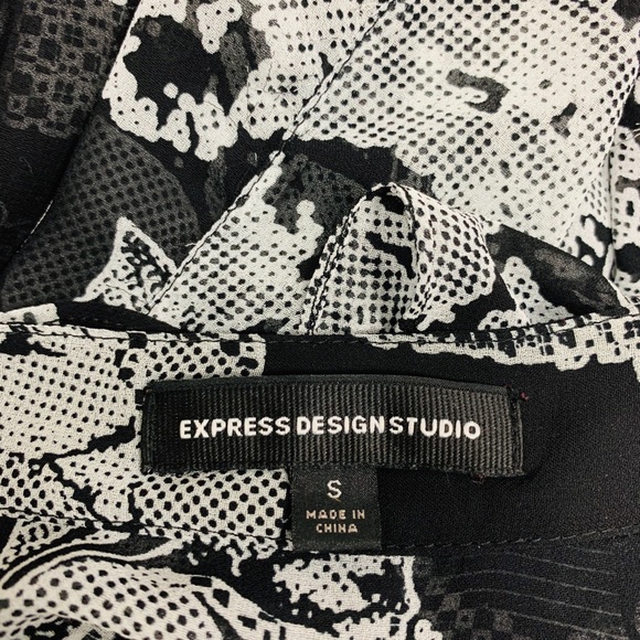 Express Design Studio Black and White blouse SZ S - Picture 5 of 5